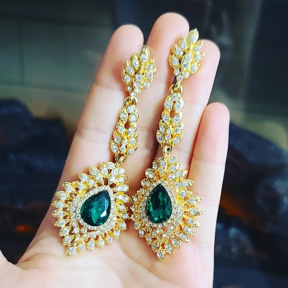 Green long earrings - Picture 1 of 3